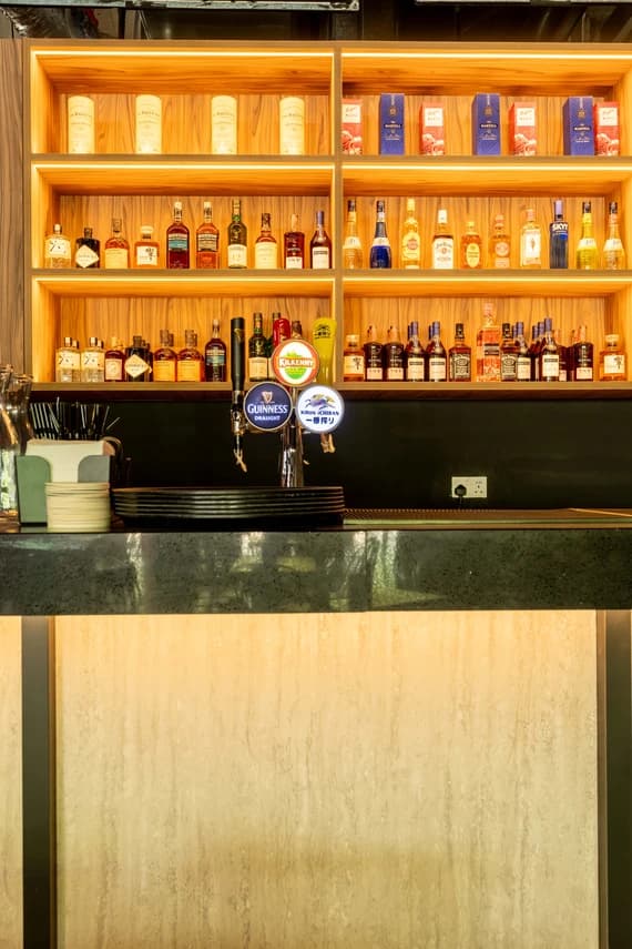 Raffles Boulevard: Commercial renovation by Earth Interior Design
